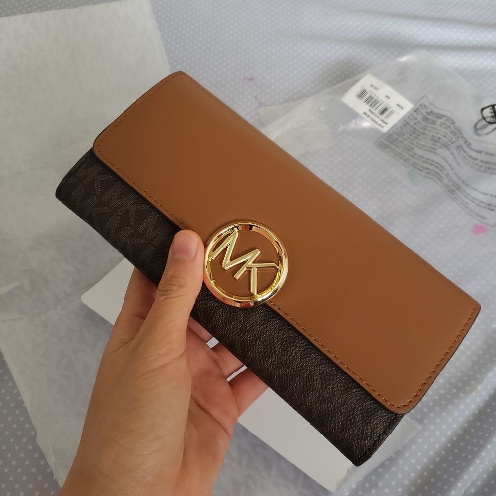 Michael Kors Lillie Large Logo and Leather Wallet